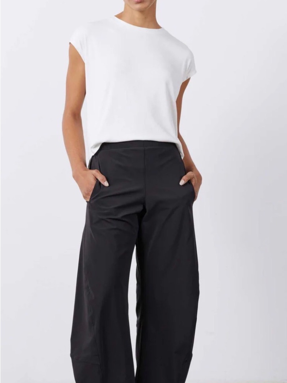 Ruti On The Loose Work Barrel-Leg Black Pants for Women - Modern Casual